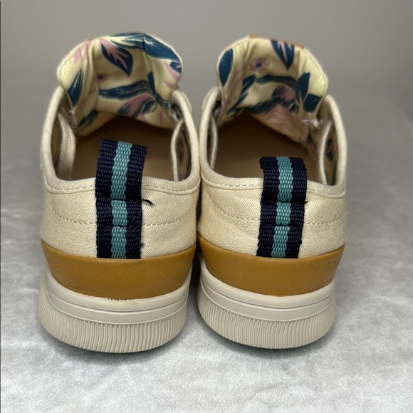 TOMS Size 7.5 UNISEX SHOES Cream Canvas Sneakers - Picture 4 of 11